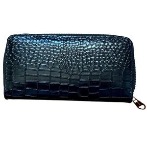 Black Vegan Gator Skin Wallet with Golden Heart Zipper